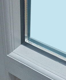 The glass is made of safety tempered glass and has high safety performance.